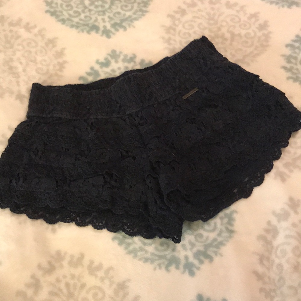 Adorable ruffled shorts!